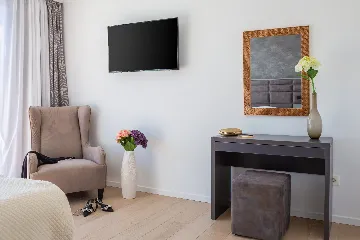 Contemporary Seaside Villa with Pool – Okrug Gornji