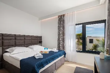 Contemporary Seaside Villa with Pool – Okrug Gornji