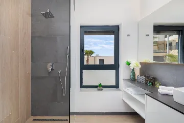 Contemporary Seaside Villa with Pool – Okrug Gornji