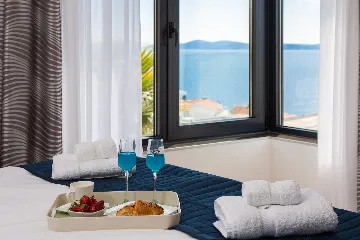 Contemporary Seaside Villa with Pool – Okrug Gornji