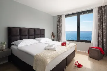 Contemporary Seaside Villa with Pool – Okrug Gornji