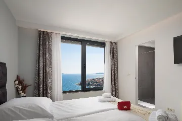 Contemporary Seaside Villa with Pool – Okrug Gornji