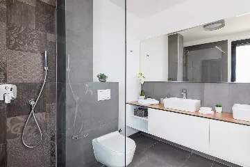 Contemporary Seaside Villa with Pool – Okrug Gornji