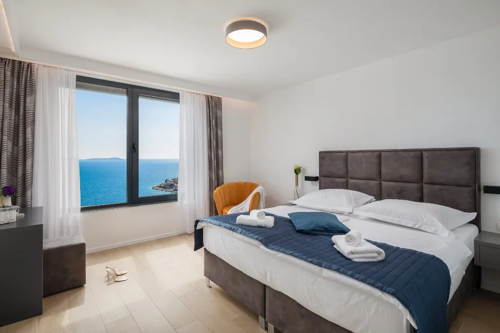 Contemporary Seaside Villa with Pool – Okrug Gornji