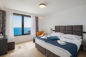 Contemporary Seaside Villa with Pool – Okrug Gornji