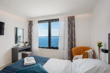 Contemporary Seaside Villa with Pool – Okrug Gornji