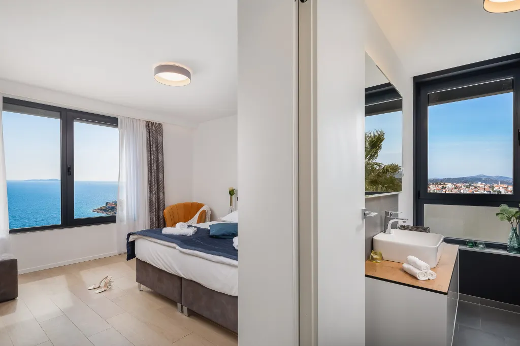 Contemporary Seaside Villa with Pool – Okrug Gornji