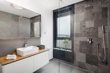 Contemporary Seaside Villa with Pool – Okrug Gornji