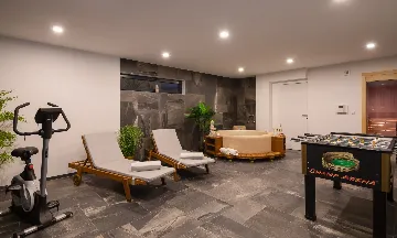 Contemporary Seaside Villa with Pool – Okrug Gornji