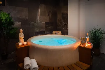 Contemporary Seaside Villa with Pool – Okrug Gornji