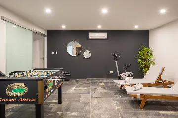 Contemporary Seaside Villa with Pool – Okrug Gornji