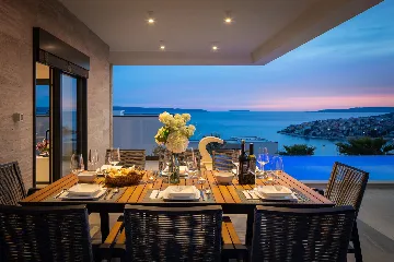 Contemporary Seaside Villa with Pool – Okrug Gornji