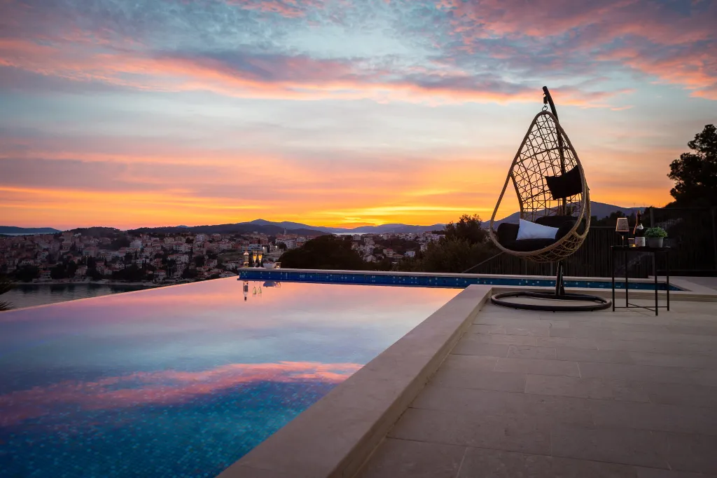 Contemporary Seaside Villa with Pool – Okrug Gornji
