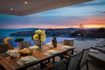 Contemporary Seaside Villa with Pool – Okrug Gornji