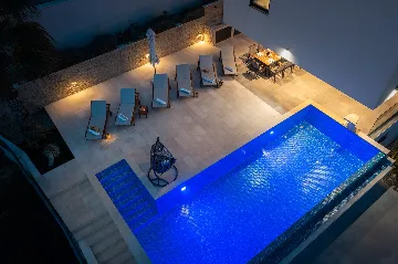 Contemporary Seaside Villa with Pool – Okrug Gornji