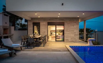 Contemporary Seaside Villa with Pool – Okrug Gornji