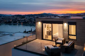 Contemporary Seaside Villa with Pool – Okrug Gornji