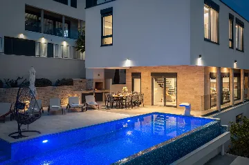 Contemporary Seaside Villa with Pool – Okrug Gornji