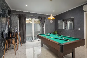 Contemporary Villa with Infinity Pool in Makarska