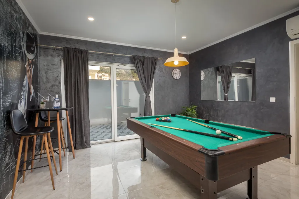 Contemporary Villa with Infinity Pool in Makarska