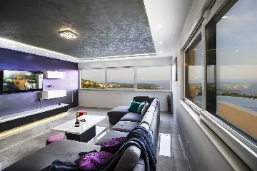 Contemporary Villa with Infinity Pool in Makarska