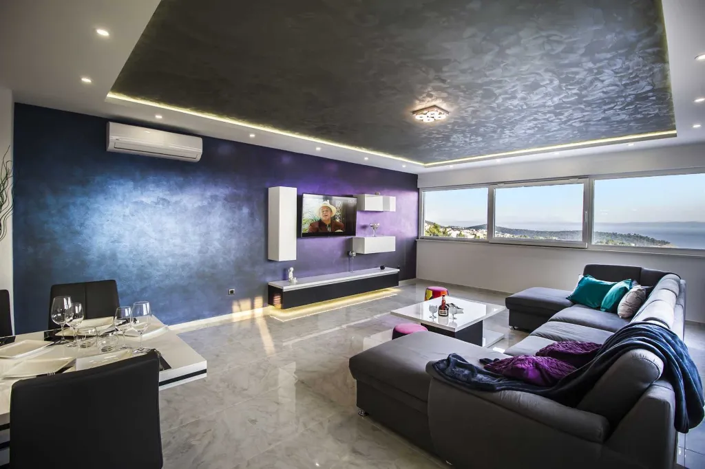 Contemporary Villa with Infinity Pool in Makarska