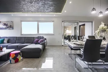 Contemporary Villa with Infinity Pool in Makarska