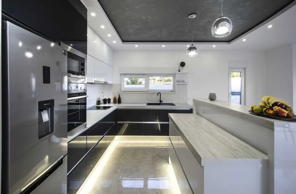 Contemporary Villa with Infinity Pool in Makarska