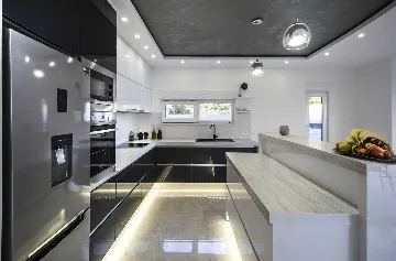 Contemporary Villa with Infinity Pool in Makarska