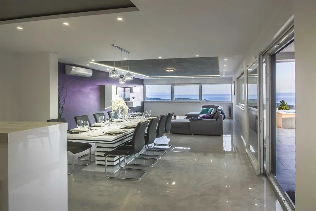 Contemporary Villa with Infinity Pool in Makarska