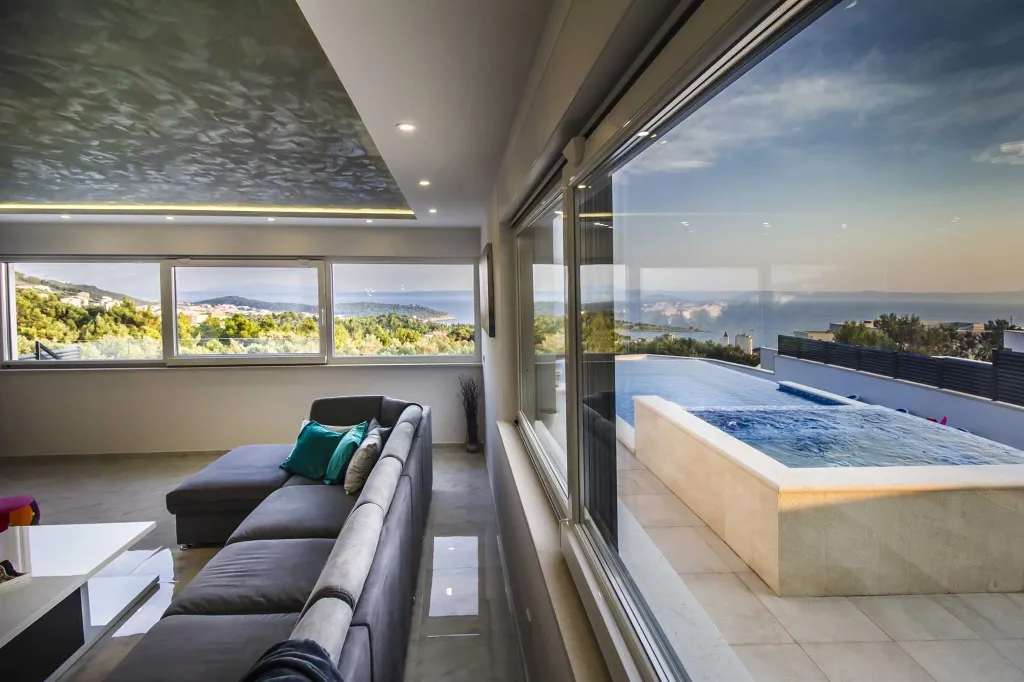 Contemporary Villa with Infinity Pool in Makarska