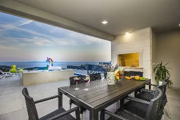 Contemporary Villa with Infinity Pool in Makarska