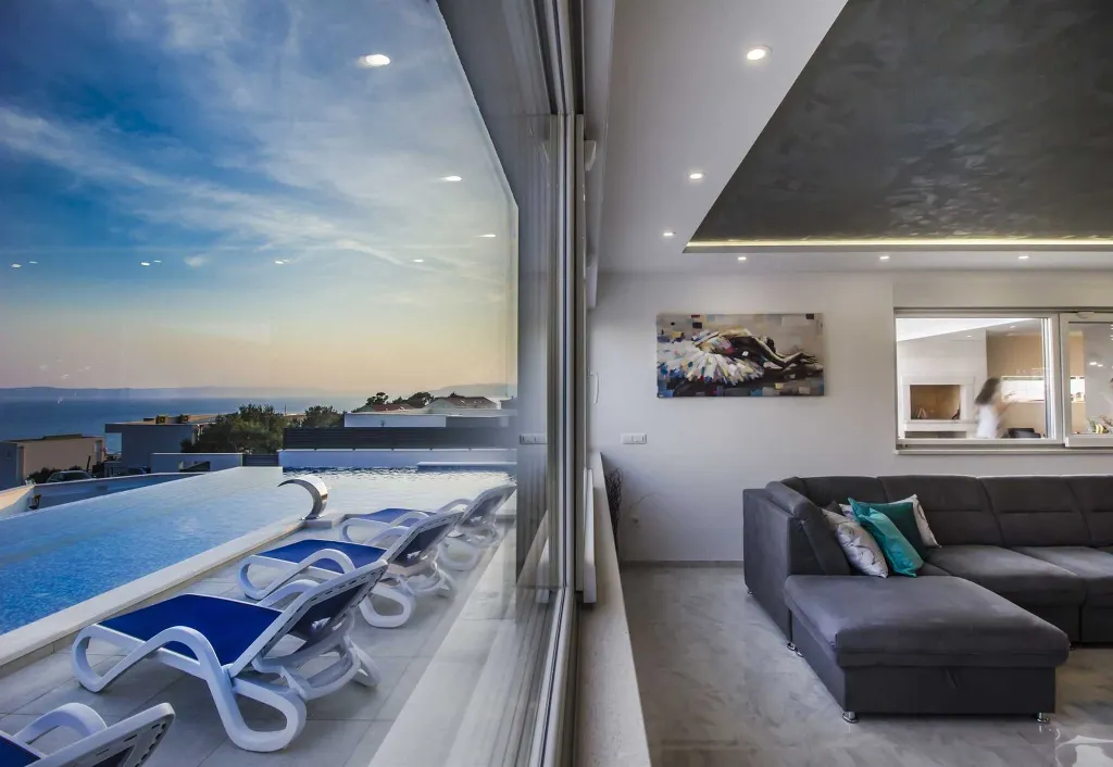 Contemporary Villa with Infinity Pool in Makarska