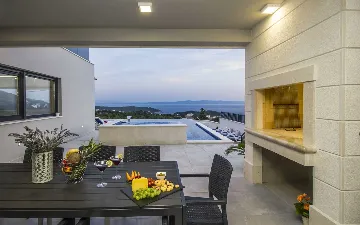 Contemporary Villa with Infinity Pool in Makarska
