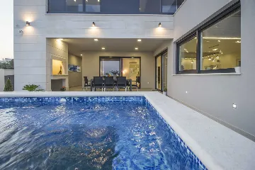 Contemporary Villa with Infinity Pool in Makarska