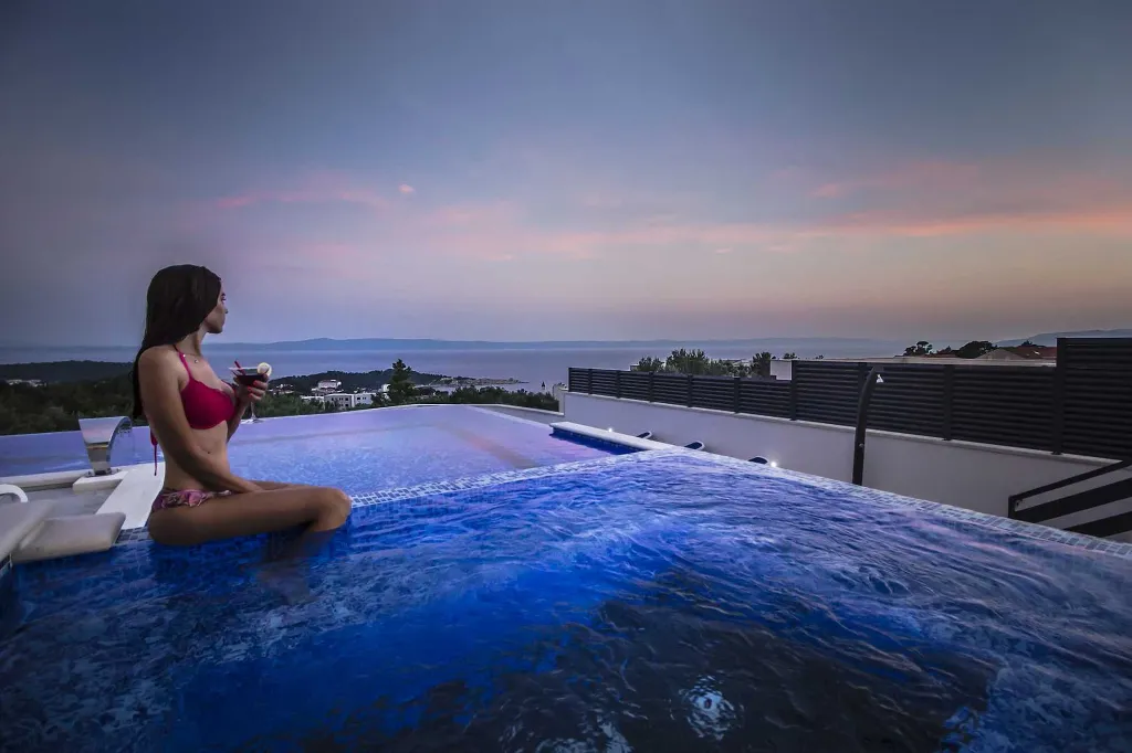 Contemporary Villa with Infinity Pool in Makarska