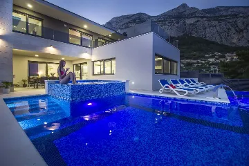 Contemporary Villa with Infinity Pool in Makarska