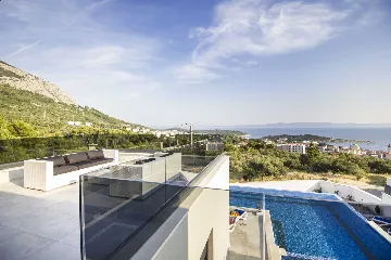Contemporary Villa with Infinity Pool in Makarska
