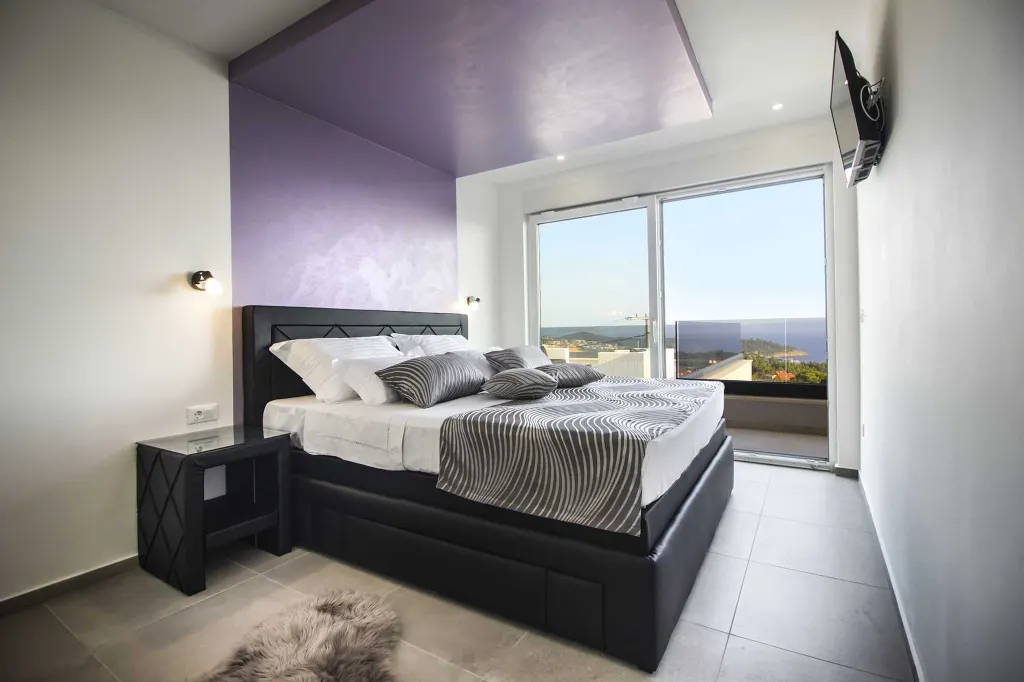 Contemporary Villa with Infinity Pool in Makarska