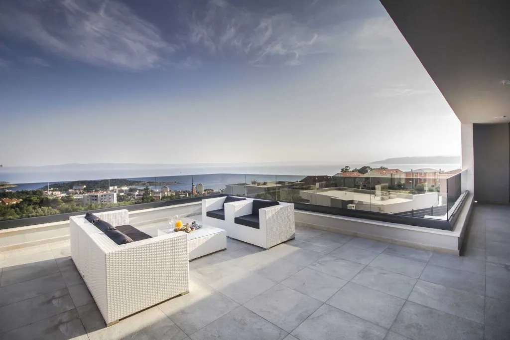 Contemporary Villa with Infinity Pool in Makarska