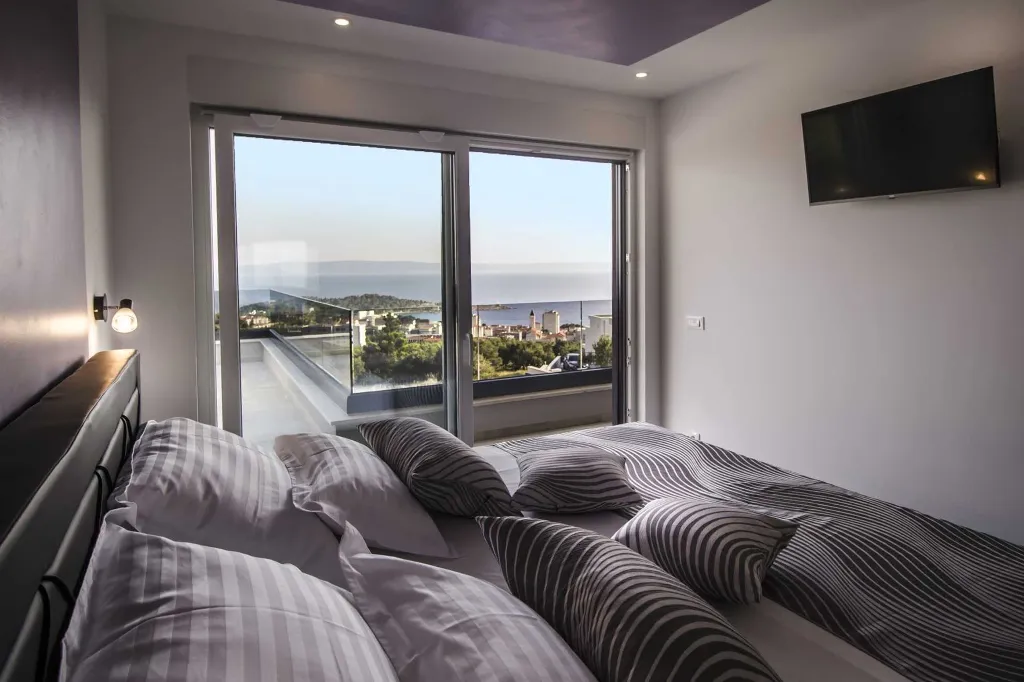 Contemporary Villa with Infinity Pool in Makarska
