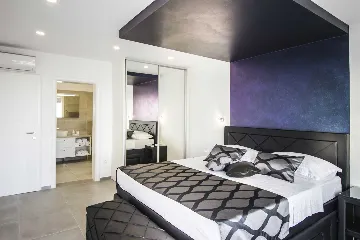 Contemporary Villa with Infinity Pool in Makarska