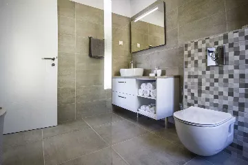 Contemporary Villa with Infinity Pool in Makarska