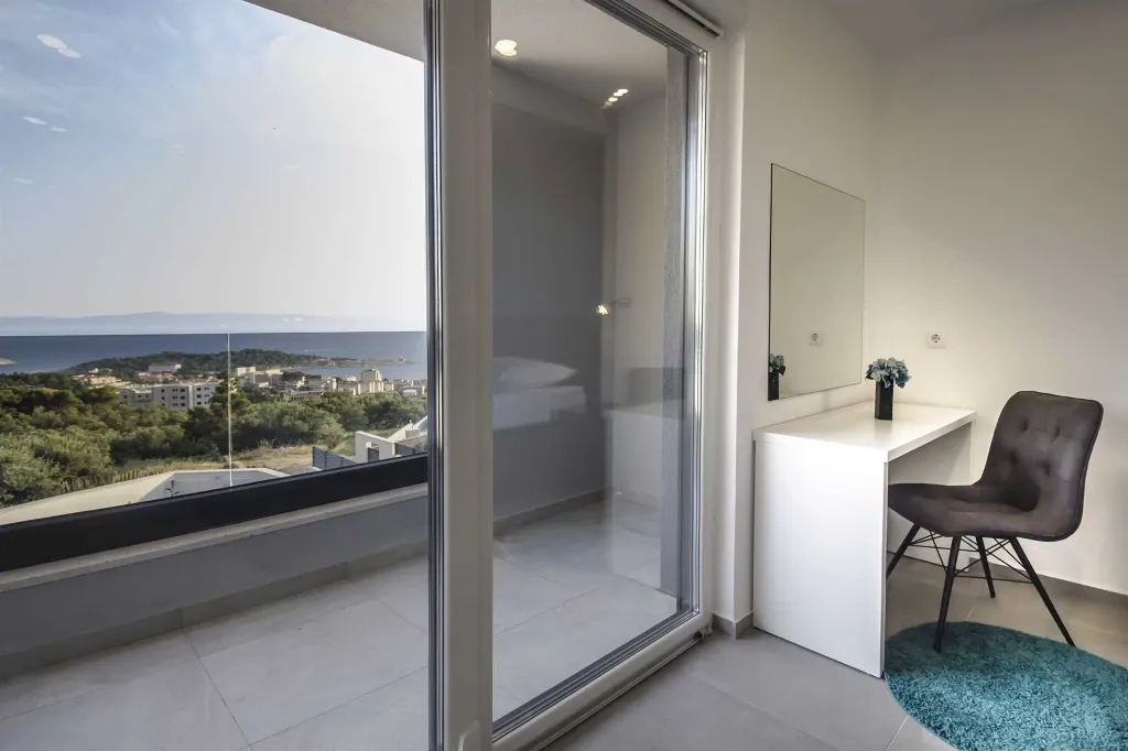 Contemporary Villa with Infinity Pool in Makarska