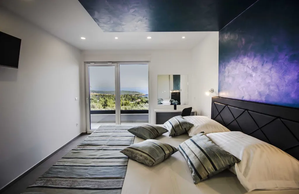 Contemporary Villa with Infinity Pool in Makarska