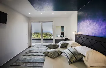 Contemporary Villa with Infinity Pool in Makarska