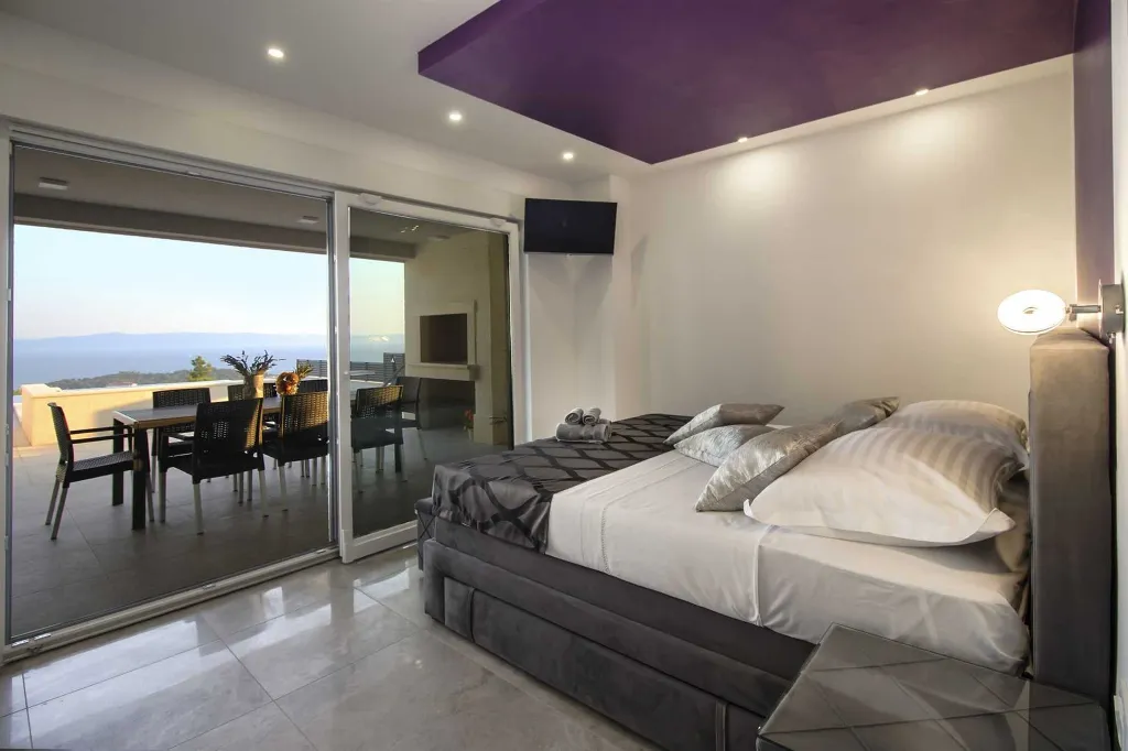 Contemporary Villa with Infinity Pool in Makarska