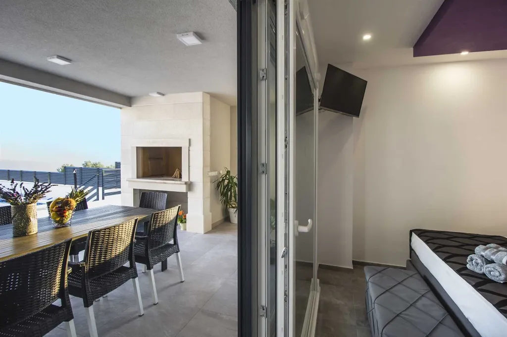 Contemporary Villa with Infinity Pool in Makarska