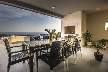 Contemporary Villa with Infinity Pool in Makarska