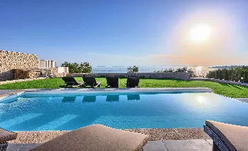 Seaside Escape Villa with Pool – Murter